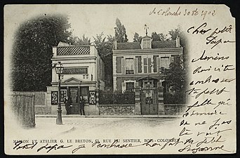 Maison et atelier photographique G. Le Breton, établissement fondé en 1889, qui édita en 1901 la première carte postale de Colombes[5].