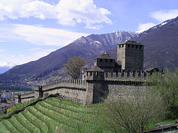 Den medeltida borgen Montebello i Bellinzona.