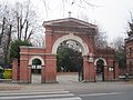 Cmentarz komunalny – brama główna