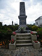 Monument aux morts, dans le cimetière.