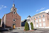 Kerk en Vierkantshoeve de la Tour