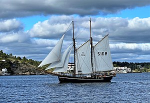 S/Y Ellen i Halvkakssundet mellan Lidingö och Nacka, 2022.