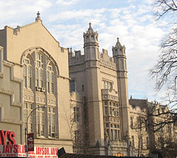 Flatbush Avenuella sijaitseva Erasmus Hall High School vuonna 2008.