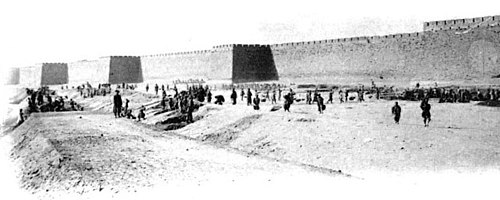 Exécution d’un remblai dans le fossé de la ville Tartare