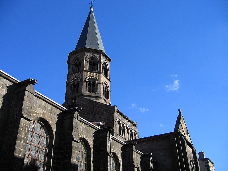 File:FRANCE - Auvergne - RIOM - La basilique Saint Amable.JPG