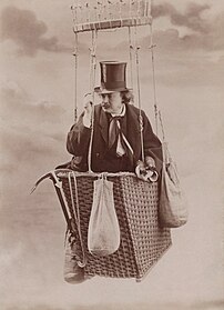 Autoportrait de Nadar, dans la nacelle d'un ballon, vers 1863. (définition réelle 2 505 × 3 465)