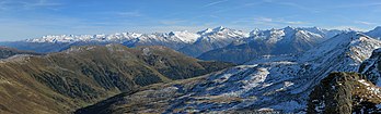 Panorama vers les Hohe Tauern depuis les Alpes de Kitzbühel (Tyrol). (définition réelle 9 942 × 3 000)