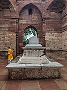 Iltutmish Cenotaph.jpg