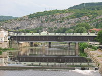 most přes řeku v Loveči
