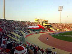 Jalkapallolla on katsojia (Royal Oman Police Stadium), Matrah.