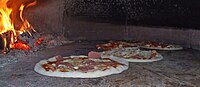 200px Pizza im Pizzaofen von Maurizio