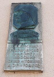 Médaillon de Jean-Baptiste Lasserre (1852-1939), général français, sur sa maison natale, sise 9 rue Général-Lasserre à Mont-de-Marsan