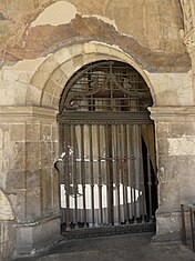 176px-Puerta_en_esviaje_Le%C3%B3n_Catedral_Claustro.JPG