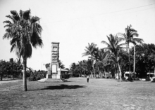 Anzac Cenotaph and Esplanade, Townsville, c. 1935 Queensland State Archives 1345 Anzac Memorial and Esplanade Townsville c 1935.png