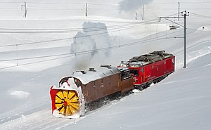 Xrot d 9213 und Gem 4/4 801 am Berninapass