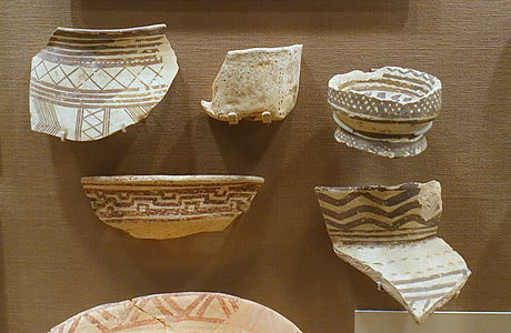 Fragments de ceràmica amb dissenys geomètrics. Museu de l'Institut Oriental de Chicago (Estats Units d'Amèrica)