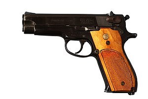 http://upload.wikimedia.org/wikipedia/commons/thumb/0/08/Smith_and_Wesson_model_39_IMG_3063.jpg/300px-Smith_and_Wesson_model_39_IMG_3063.jpg