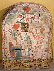 Жрец подносит благовония богу Ра-Атуму-Хорахти. XX династия. Около 900 года до н. э. Лувр