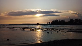 Sunset matahari sore di pantai ayah atau logending kab. Kebumen