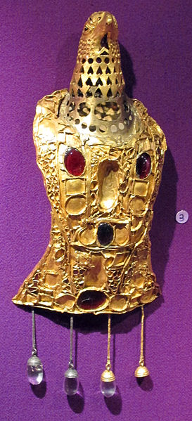 Fichier:Tesoro di pietroasele, grande fibula a forma d'aquila, IV-V sec.JPG