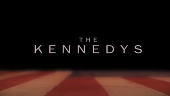 Français : Logo de la minisérie THE KENNEDYS. ...