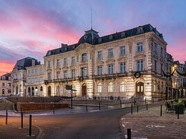 L'hôtel de ville de Mont-de-Marsan (Nouvelle-Aquitaine). (définition réelle 4 888 × 3 665)