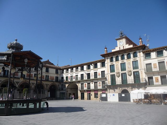 Plaza d'os fueros y seu d'o concello de Tudela