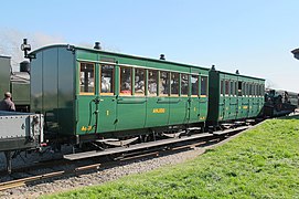 Les voitures Anjou Ac.21 et B.111 sur le chemin de fer de la baie de Somme en 2013.