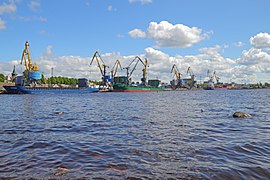 El puerto visto desde la calle Shturma.