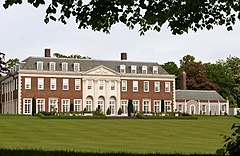 Посольская резиденция Winfield House.jpg