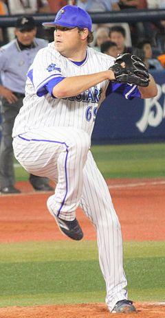 20150723 Питчер Майкла Джастина «Майк» Загурски из Yokohama DeNA BayStars, на стадионе Yokohama Stadium.jpg