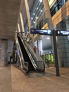 Aéroport international Gnassingbé Eyadéma de Lomé - Escalator menant à l'entrée Départ