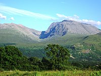 Ben Nevis, die hoogste berg, lê in Lochaber, die natste distrik van die Britse Eilande