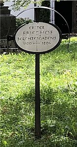 Hinweis auf ersten Friedhof Berchtesgadens