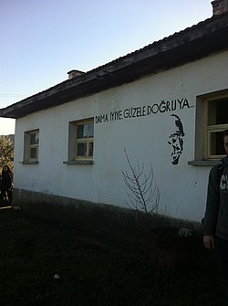 Köydeki ilköğretim okulu (Aralık 2014)