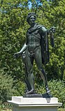 Бронзовая реплика статуи Аполлона Бельведерского. Парк замка Мальмезон