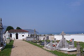 Detalle del interior del cementerio católico.