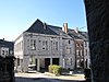 Les façades, toitures et l'intérieur de la Maison du Concierge adjacente l'ancienne halle de Couvin