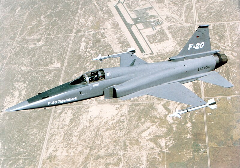 파일:F-20 flying.jpg