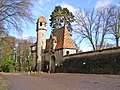 Châtelet à l'entrée du domaine de Bournel.