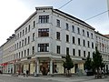 Wohn- und Geschäftshaus in geschlossener Bebauung, Eckhaus