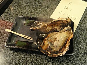 廿日市市宮島で売られている焼き牡蠣