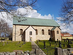 Halltorps kyrka i april 2016.