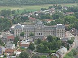 Luchtfoto van het Heilig-Hartcollege