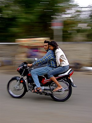 English: Couple on a motorcycle in Rajasthan, ...