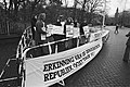 Indonesië comité demonstreert voor Indonesische ambassade in Den Haag, 28 januari 1978 (Nationaal Archief)