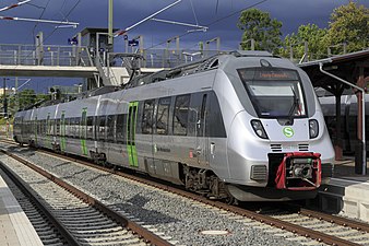 Ett av 15 långa tågsätt (fyra vagnar) på Leipzig-Connewitz