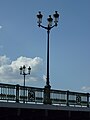 90px-Lampadaires_du_pont_des_Catalans.JP