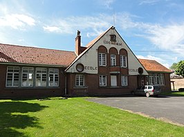 Gemeentehuis en school