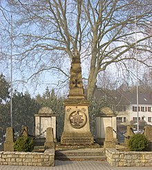 German memorial commemorating soldiers from the town of Niederaltdorf who died in World War I Niedaltdorf-kriegerdenkmal.jpg